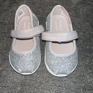 Toms size 4 girls